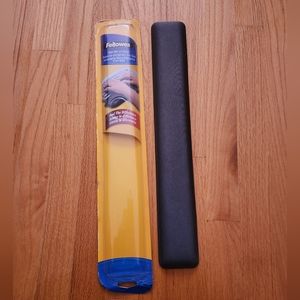 Fellowes gel wrist rest